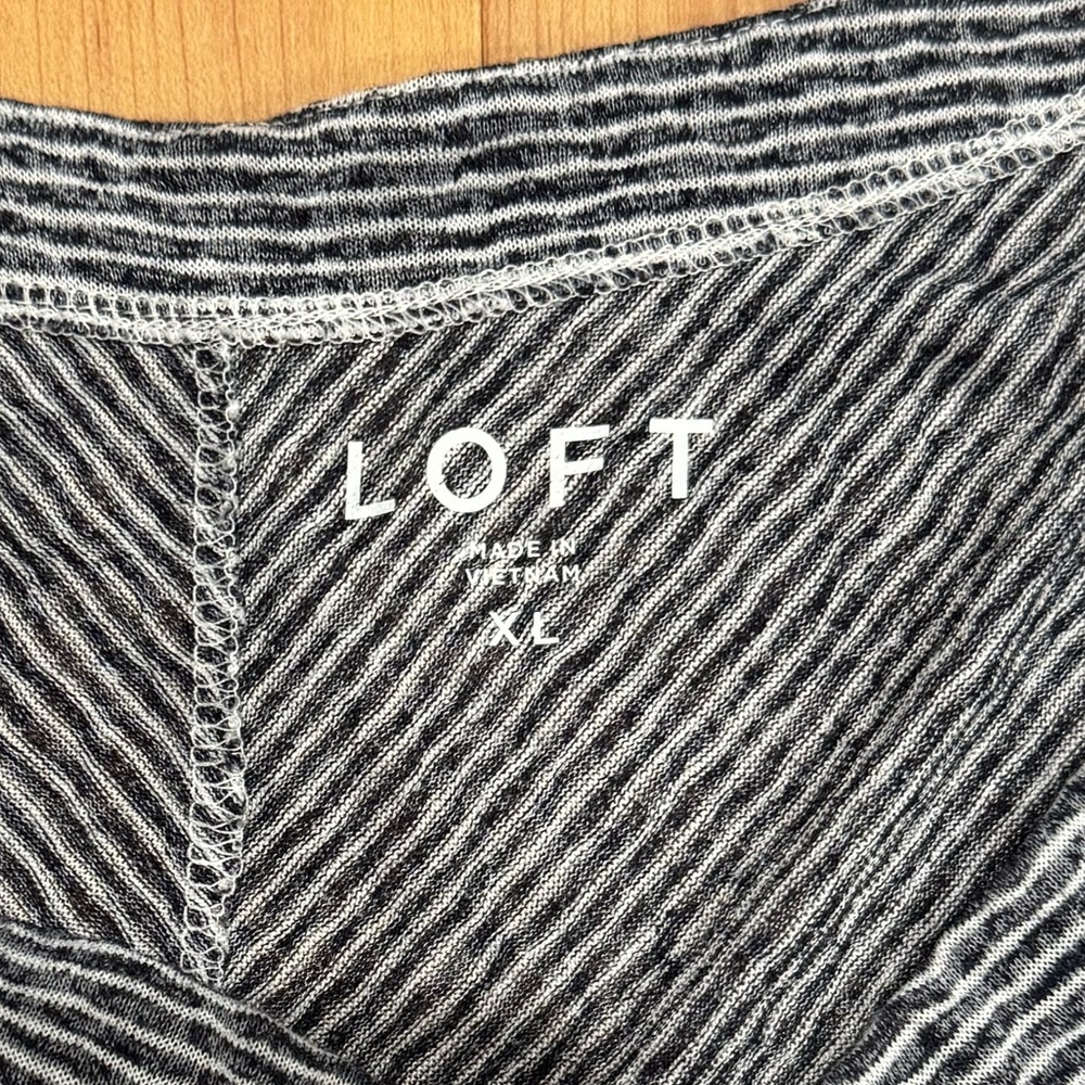 Loft size XL tshirt - Picture 3 of 5